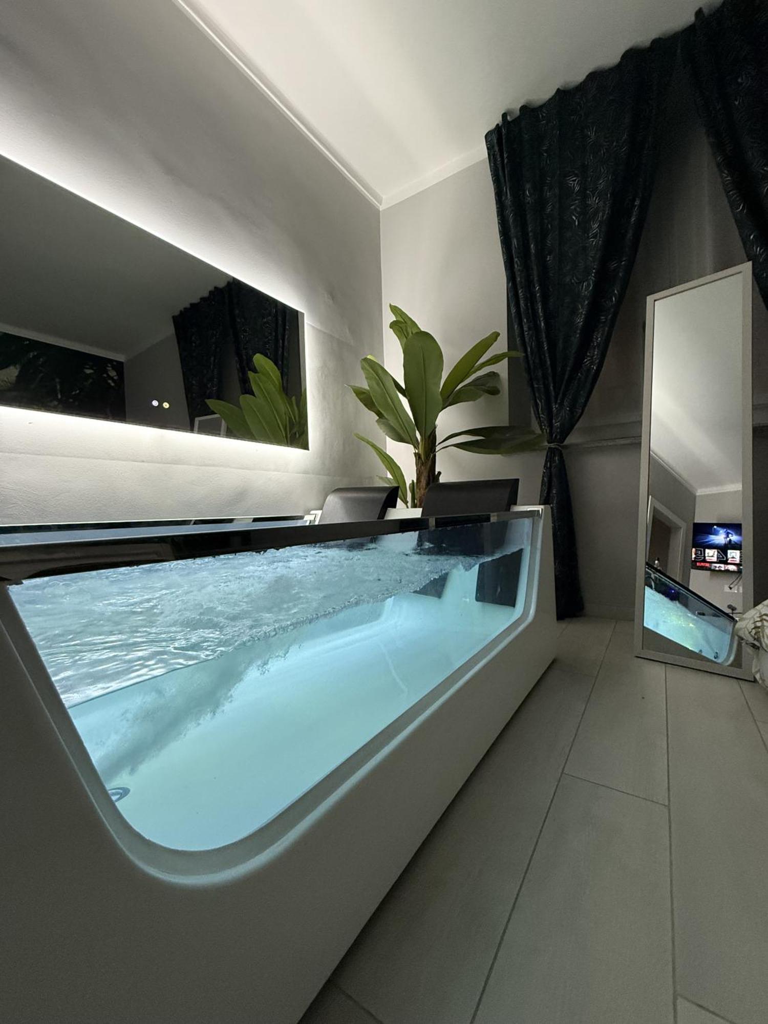 Tropical Rhapsody - Jacuzzi & King Size A Centro Turín